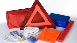 10 Emergency Items To Keep in Your Car