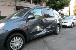 Saratoga Springs, UT - Car Wreck on Pioneer Crossing Injures Victims